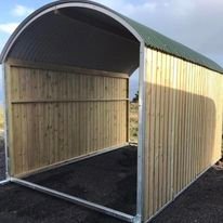 Equi HUT Walk though no kick boards Traditional shape