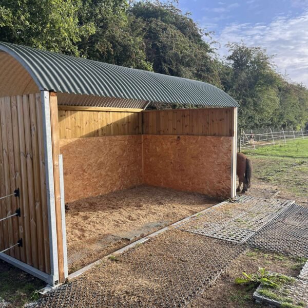 Shire 3 Sided Field - Long Front Shelter (2.4m x 4.2m)